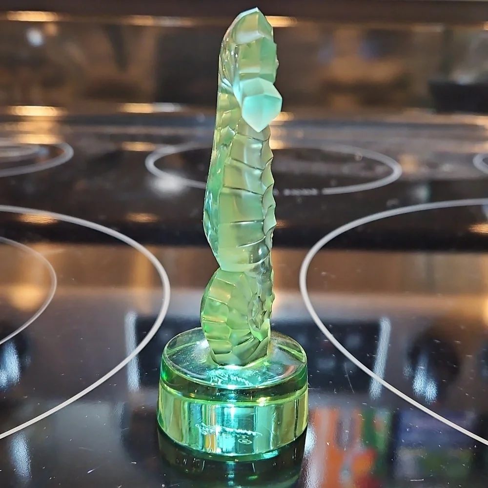 LALIQUE GREEN CRYSTAL SEAHORSE - Picture 2 of 7